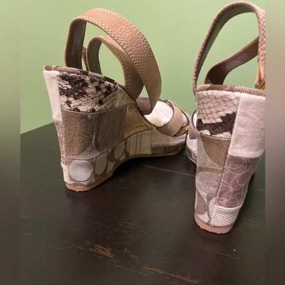 Pristine condition. Coach Kallista Tan Signature Multi-patch Wedge Women’s 7.5 - Picture 9 of 15
